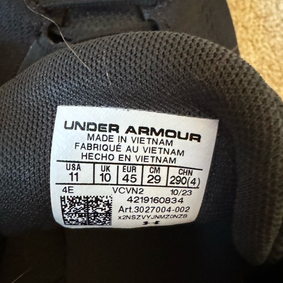 Black men’s size 11 Under Armour sneakers - Picture 4 of 4